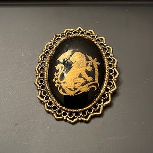 Lion cameo style brooch pendant